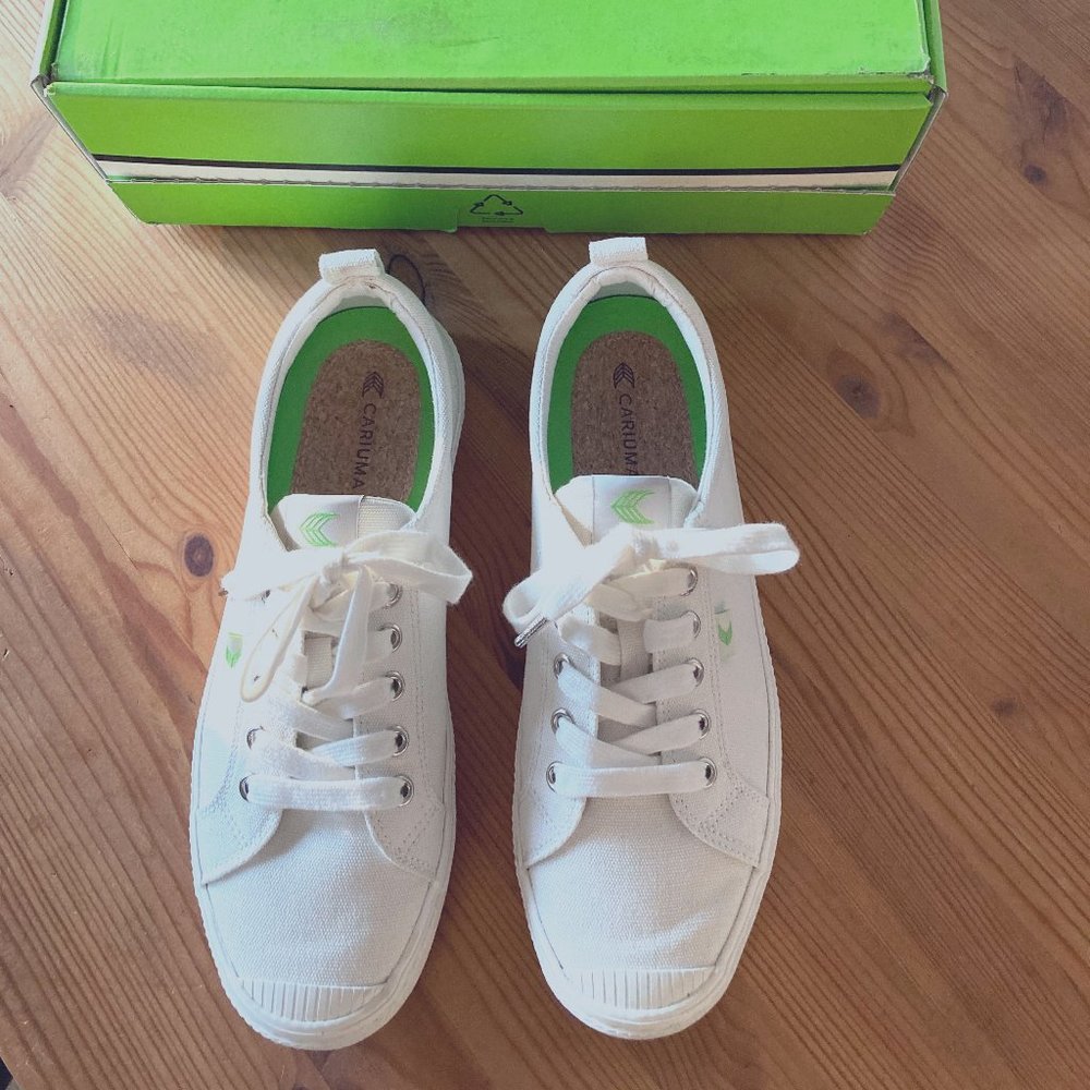 Cariuma OCA off-white canvas sneaker, size 9